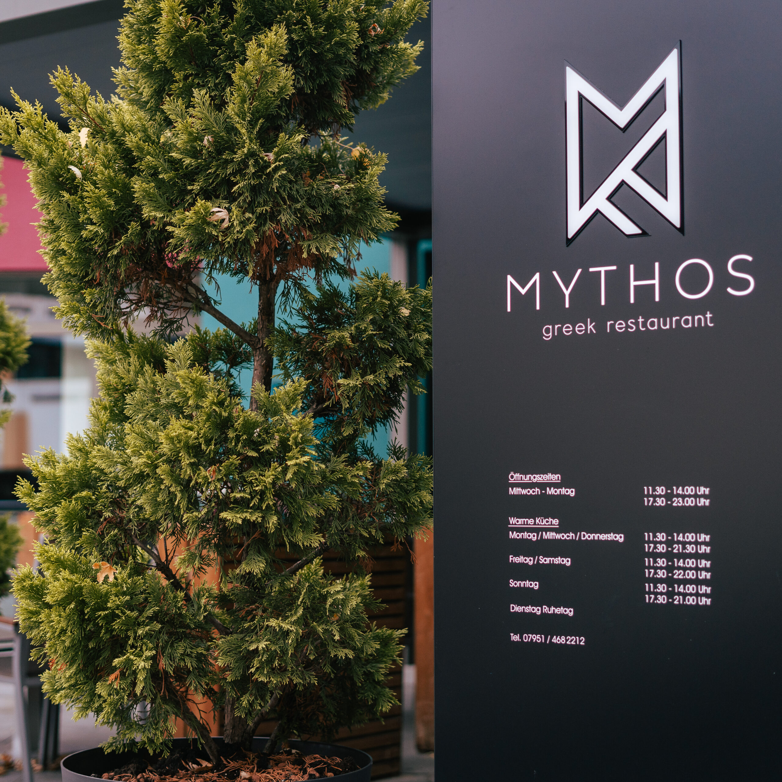 Schild Öffnungszeiten Mythos Restaurant Crailsheim